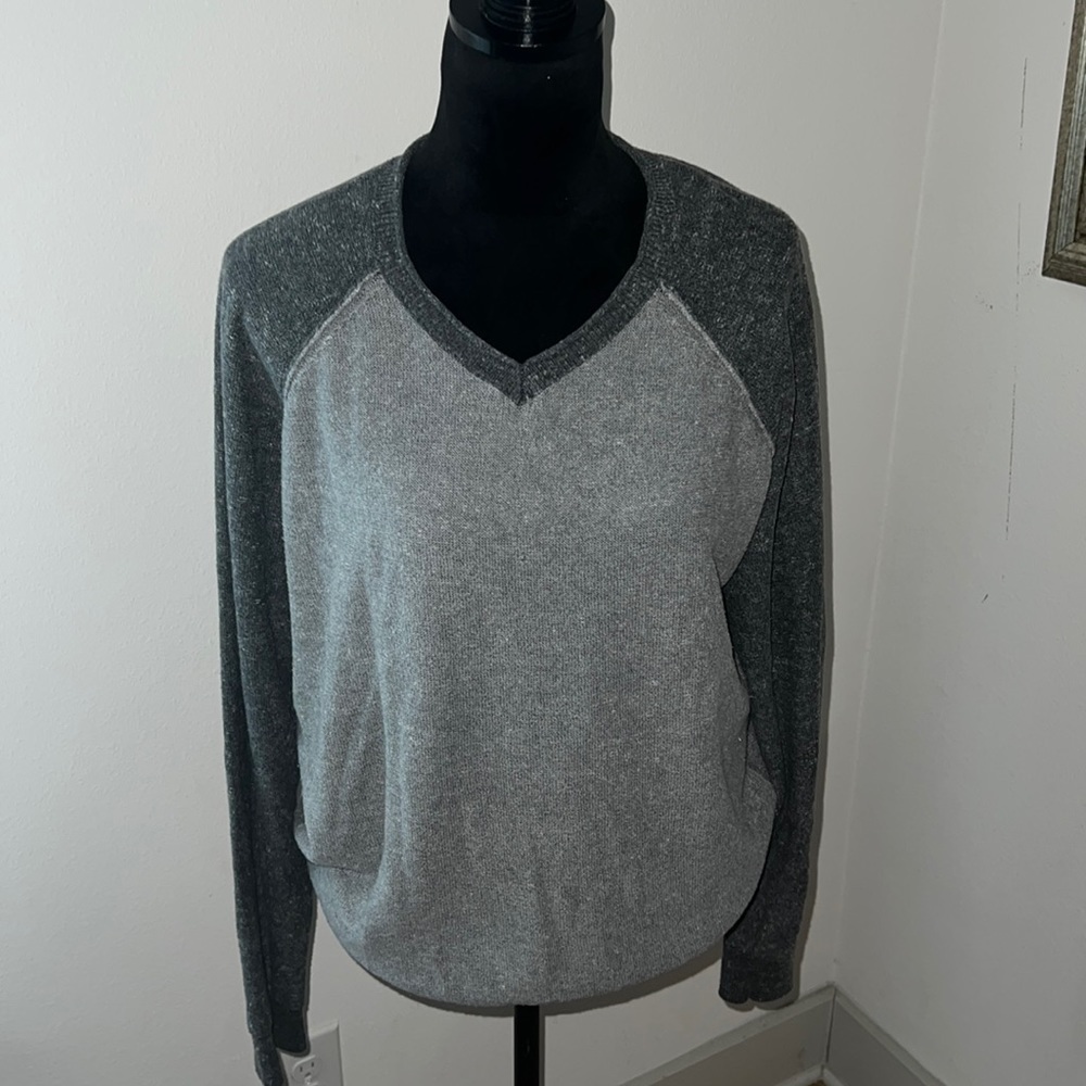 Lucky Brand two tones of gray v neck long sleeves sweater Sz L